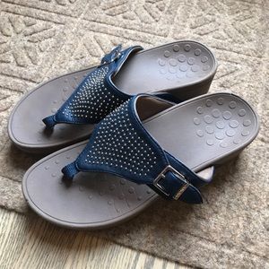 Vionic navy with tiny gold accent studs size 8